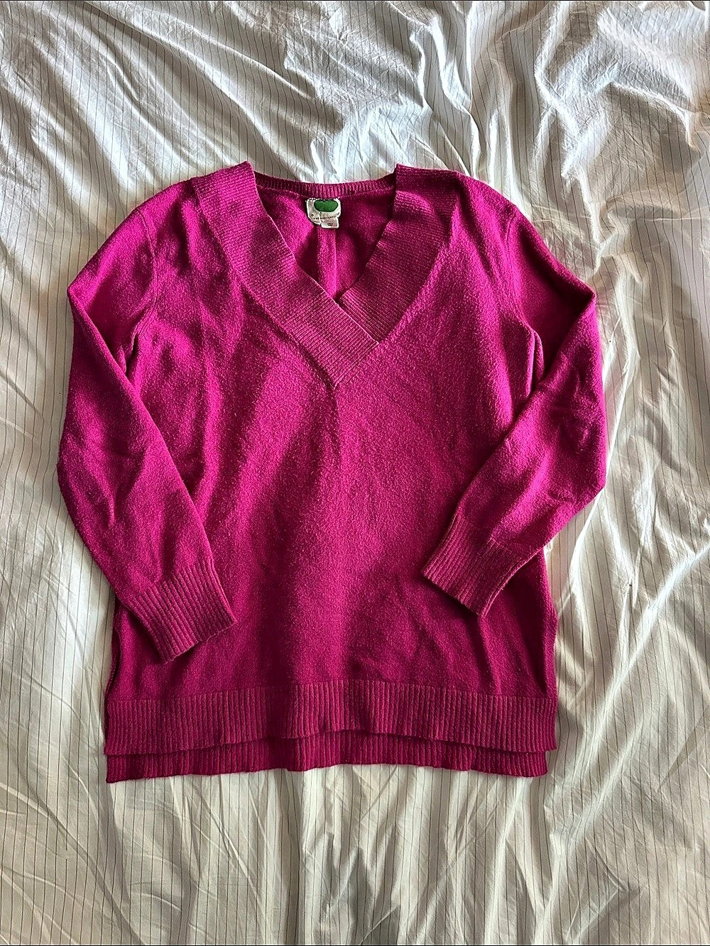 Anthropologie V-Neck Sweater in Pink Size Small
